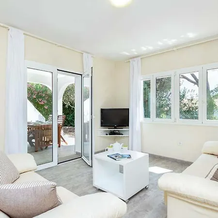 Torre Soli Nou Sleeps 4 Pool Air Con Wifi *
