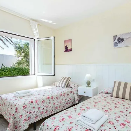 Torre Soli Nou Sleeps 4 Pool Air Con Wifi *